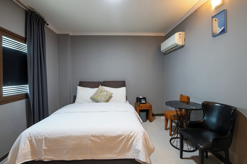 Gung Tourist Hotel 13/52