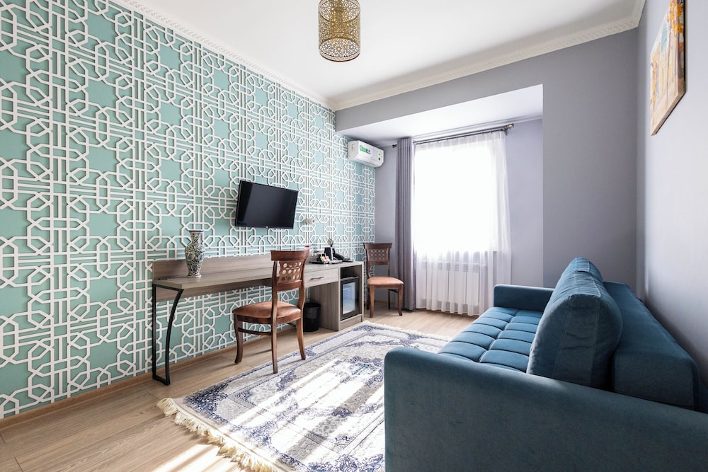 Khan Hotel 31/48