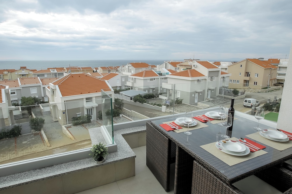 Apartments Tomana 48/50