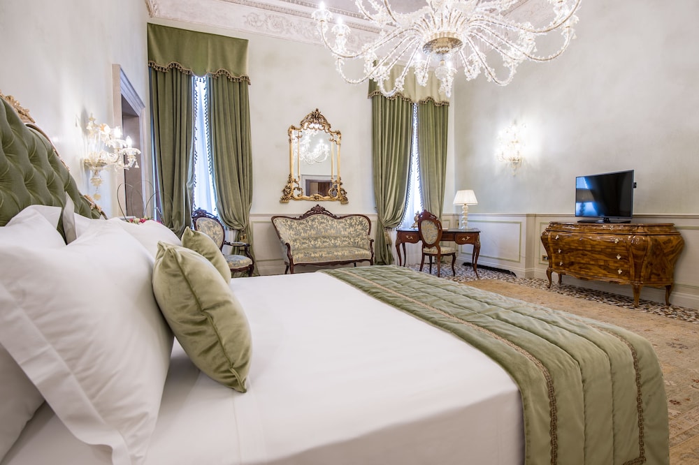 EXECUTIVE, SUITE, CANAL VIEW