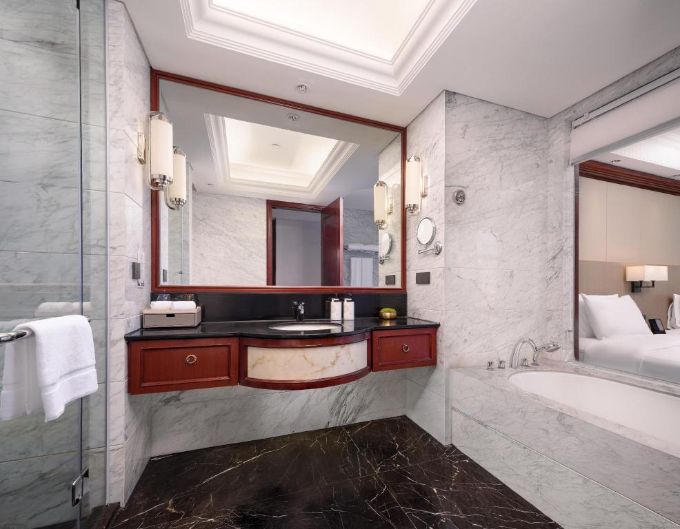 Grand Mercure Wuxi Huishan 76/76