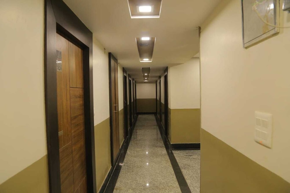 Oyo 11840 Hotel Venus 19/23