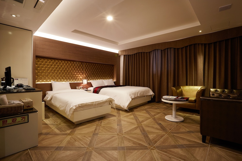 Zenith Hotel 39/63