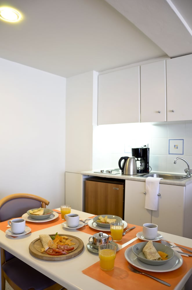 Athena Hotel 35/44