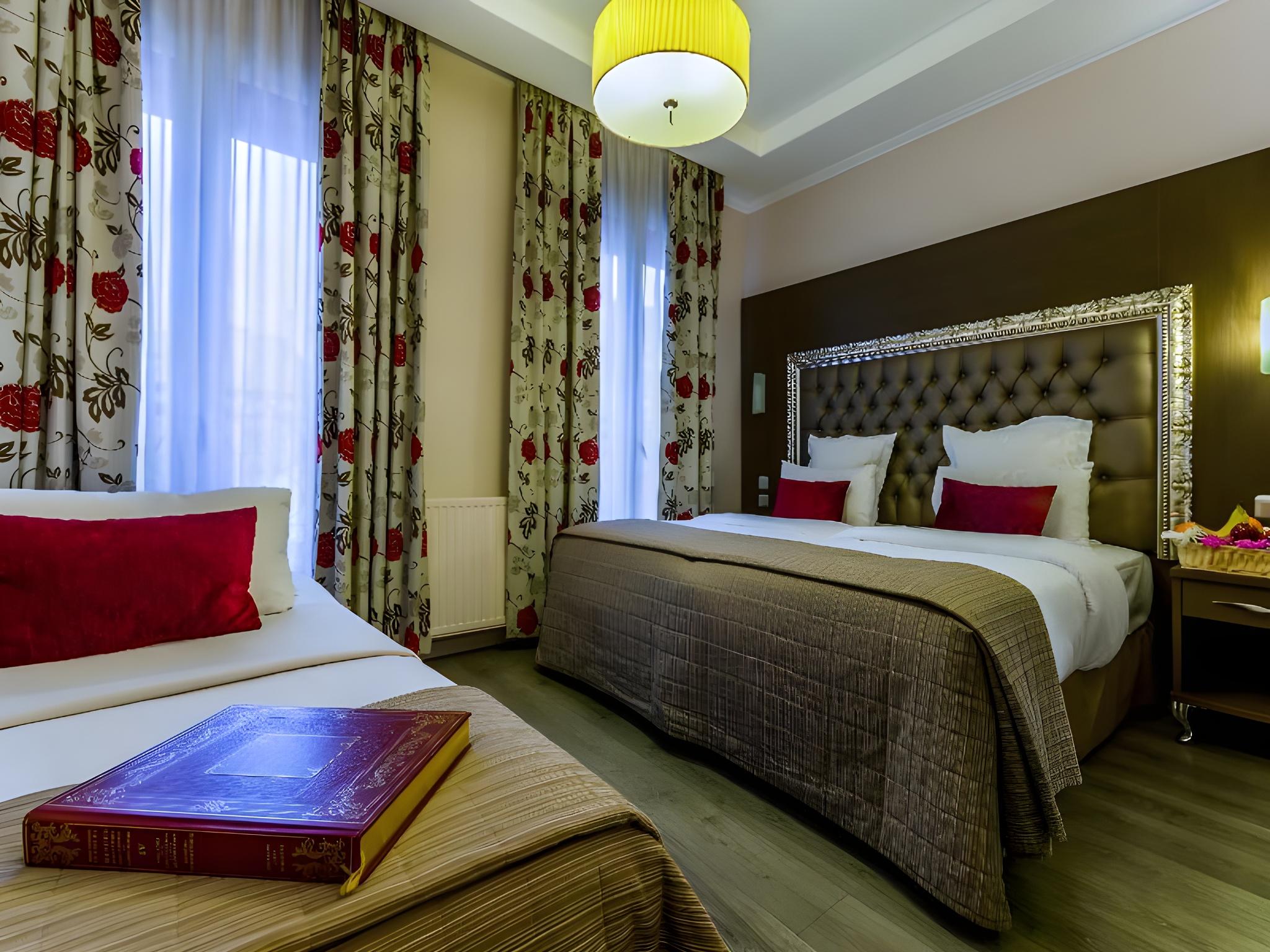 Room, Triple, 2 Double and Twin Beds