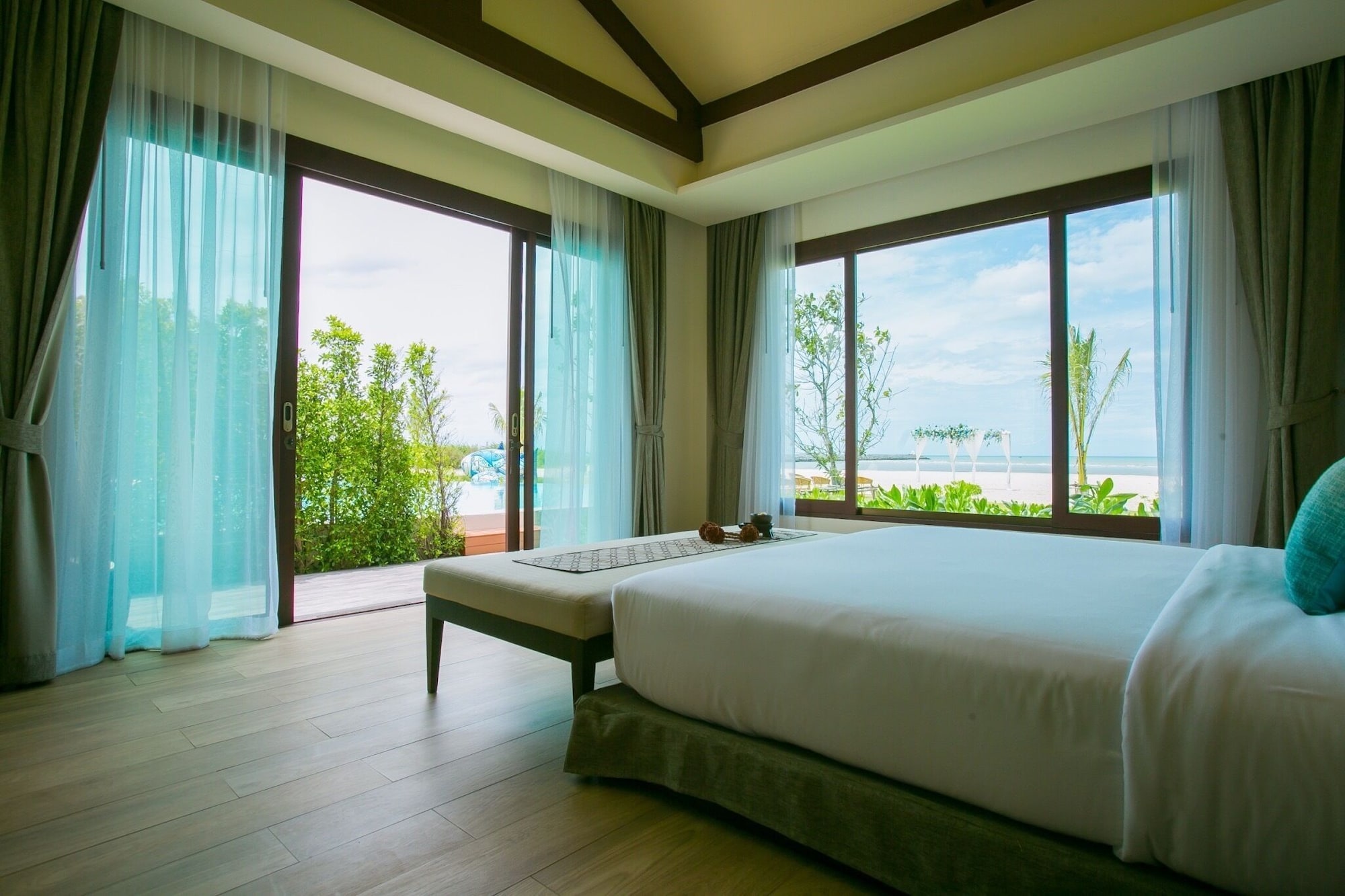ROOM, BEACH FRONT, POOL ACCESS