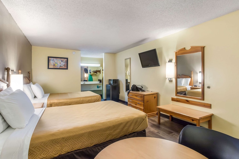 Econo Lodge Clinton - Jackson West, MS 16/25