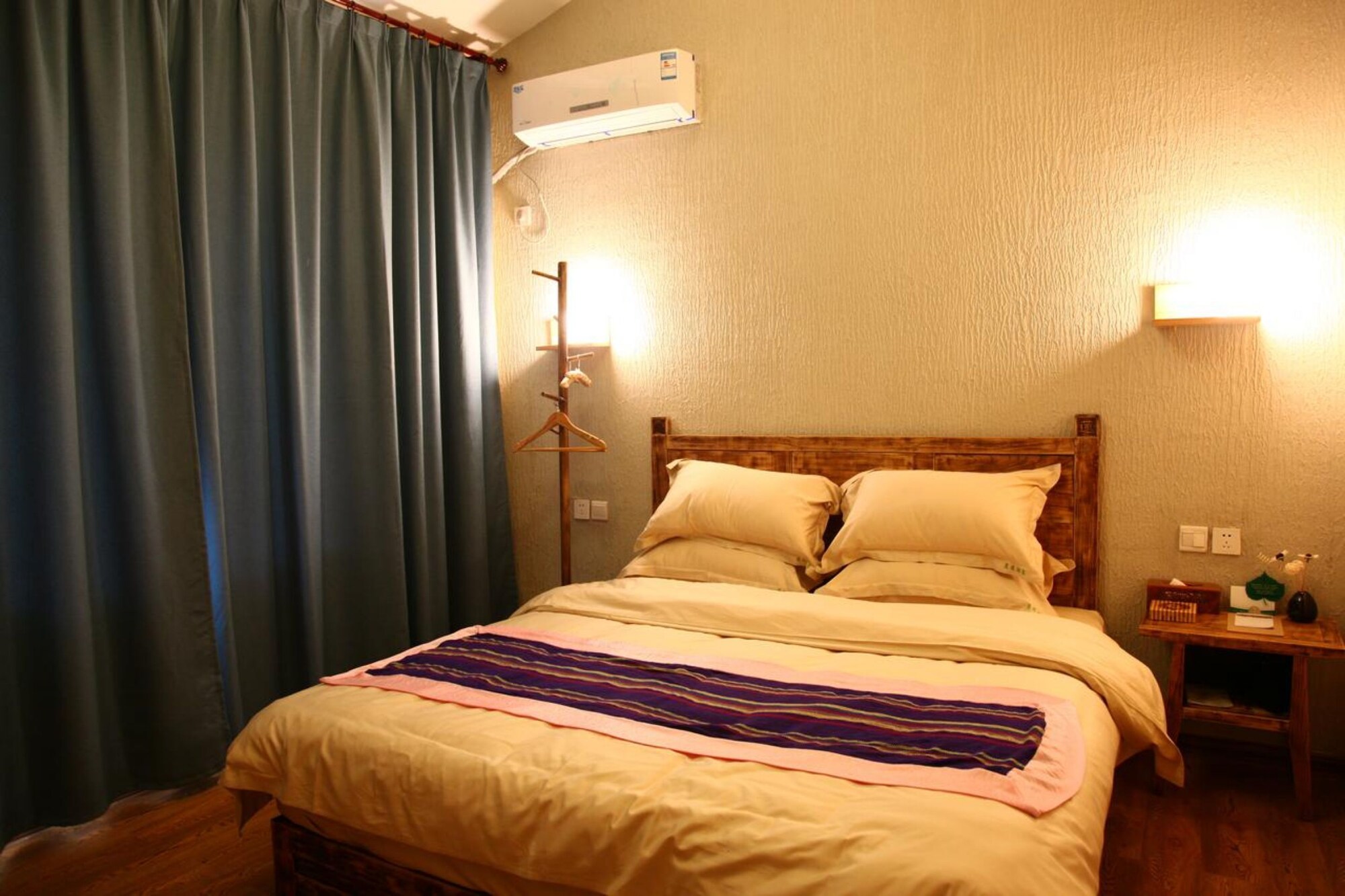 DELUXE, DOUBLE BED