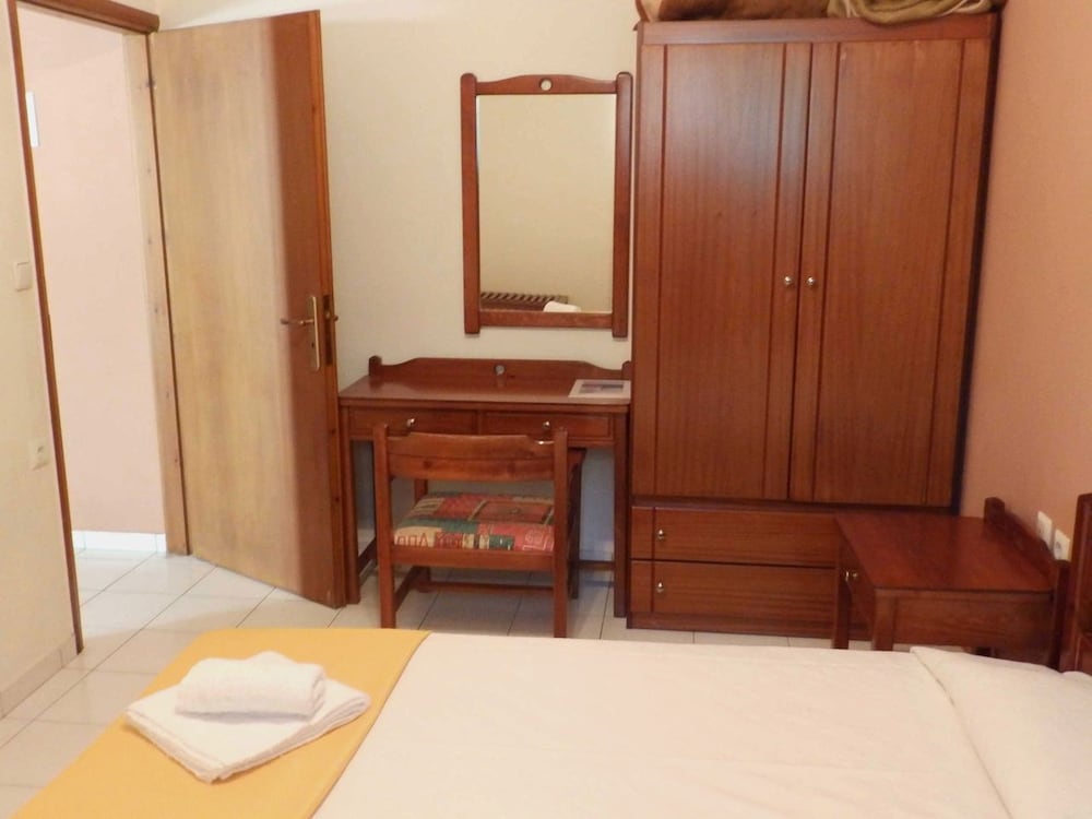 SEMI BASEMENT, ECONOMY, APARTMENT, TWIN BEDS, TRUNDLE BED, SOFA