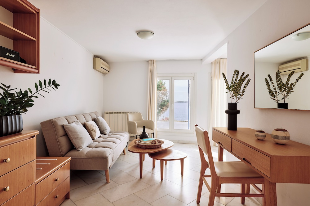 Mykonos Adonis Hotel 56/76