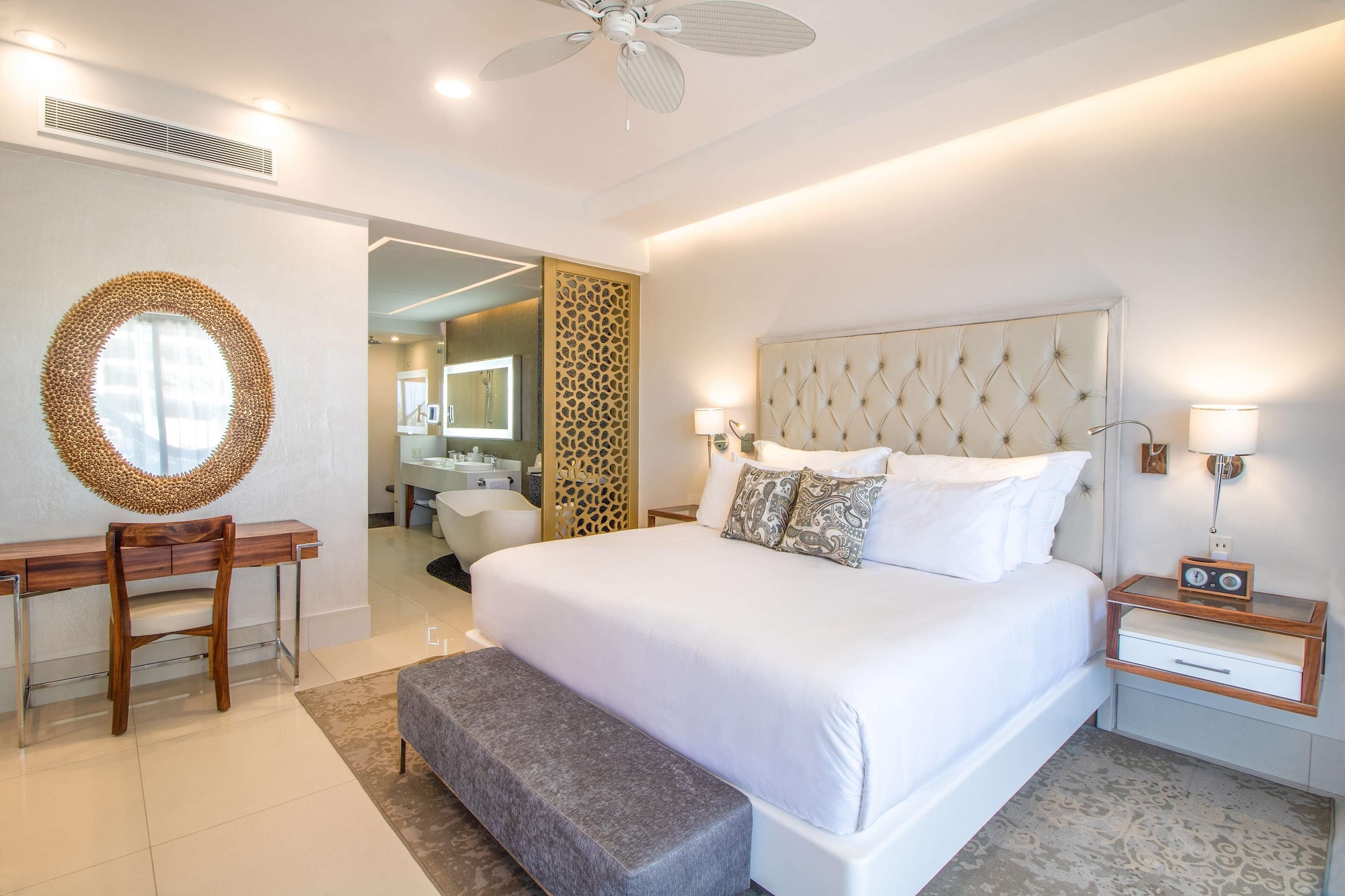 3 BEDROOMS, SUITE, OCEAN FRONT