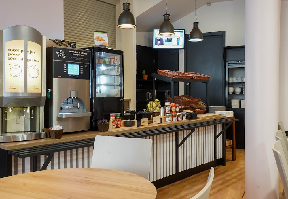 restaurant cafeteria