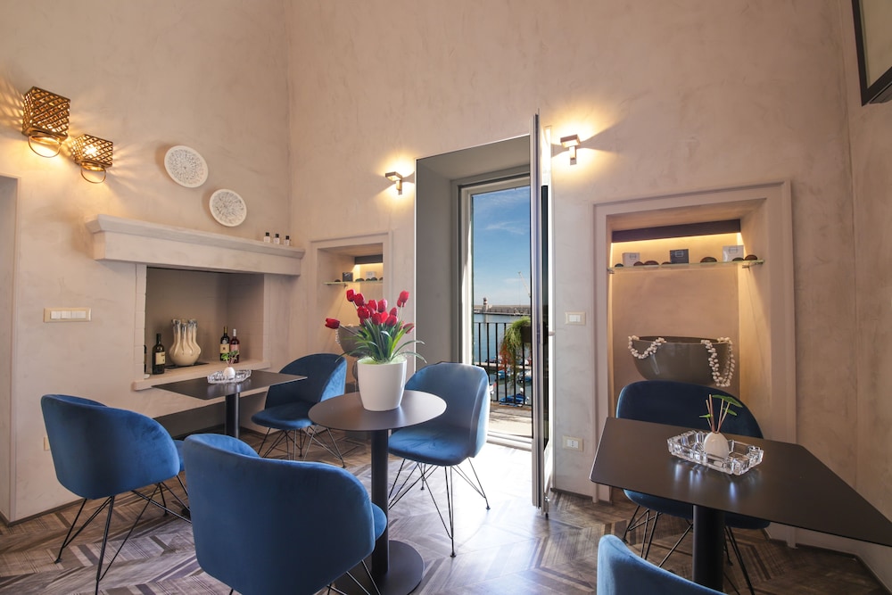 Al Console Luxury Suite 43/55