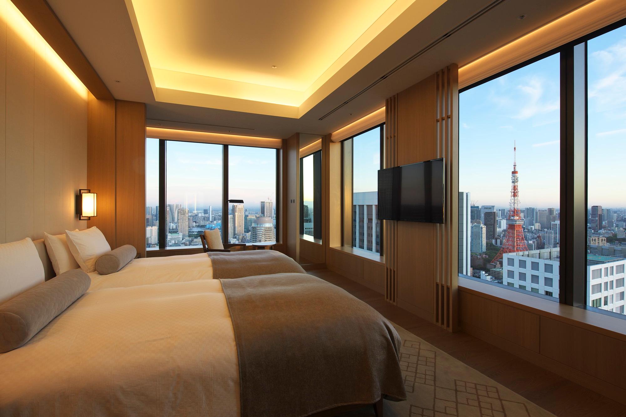 Suite, Twin Beds, Night View, Corner