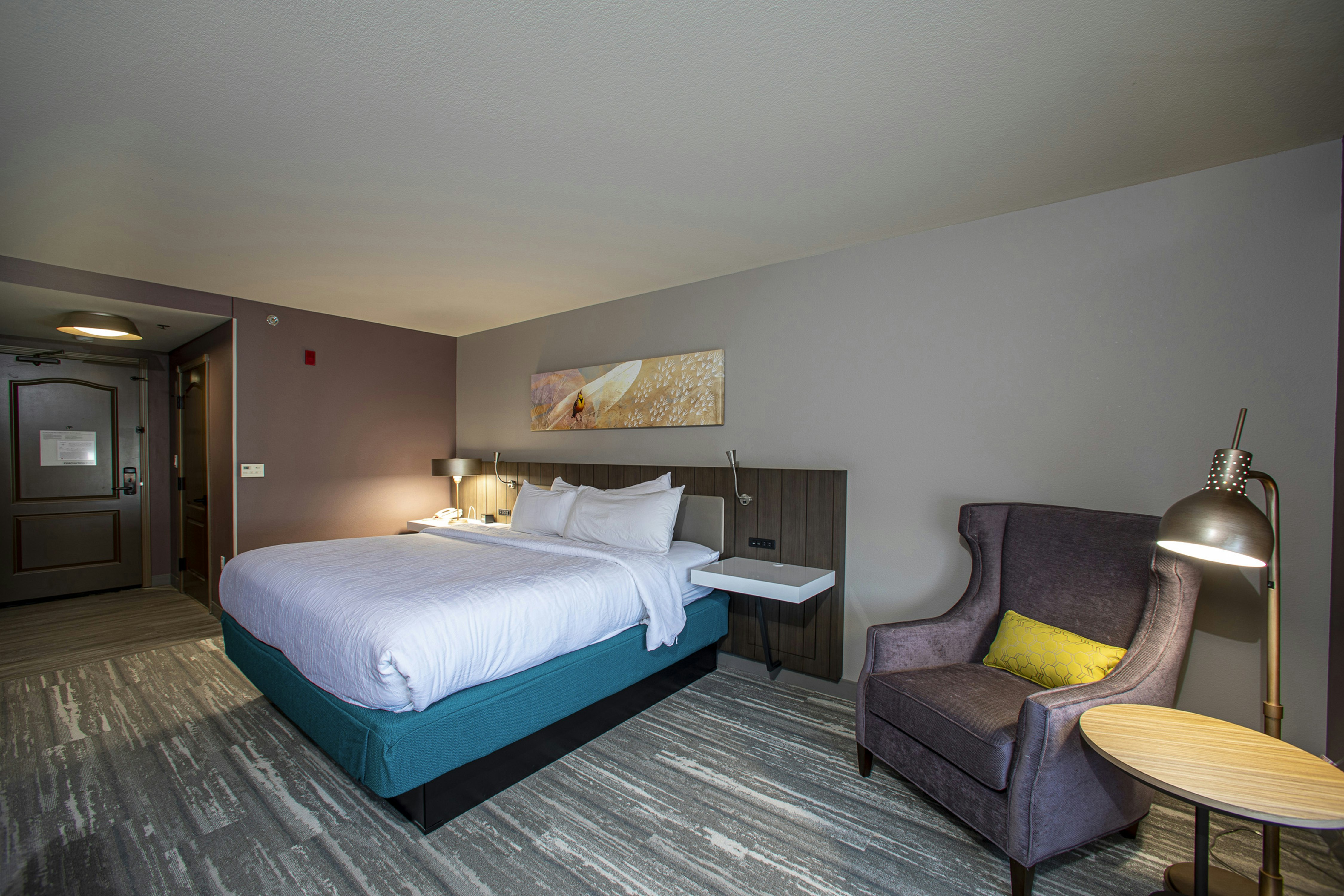 غرفة بسرير كينج، Hilton Garden Inn Rapid City 2/5