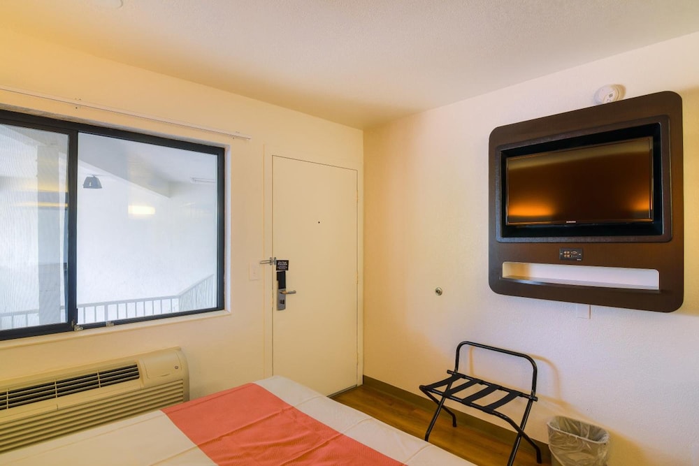 Motel6 Camarillo, CA 54/71