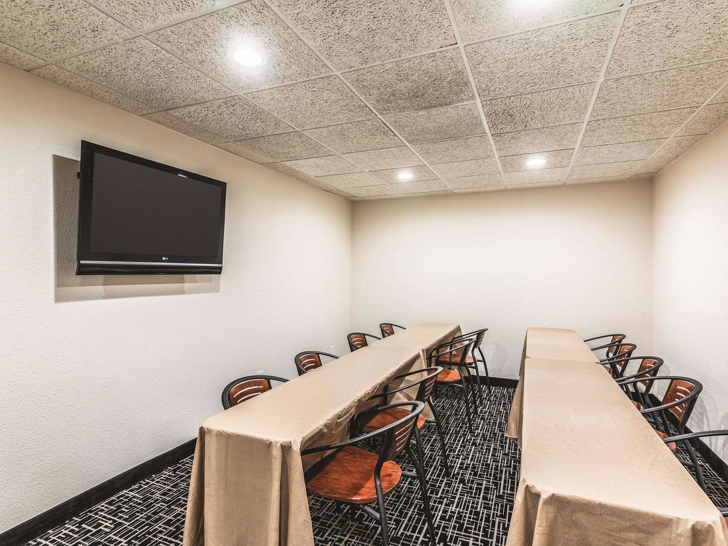 La Quinta Inn and Suites by Wyndham Colorado Springs North 15/18