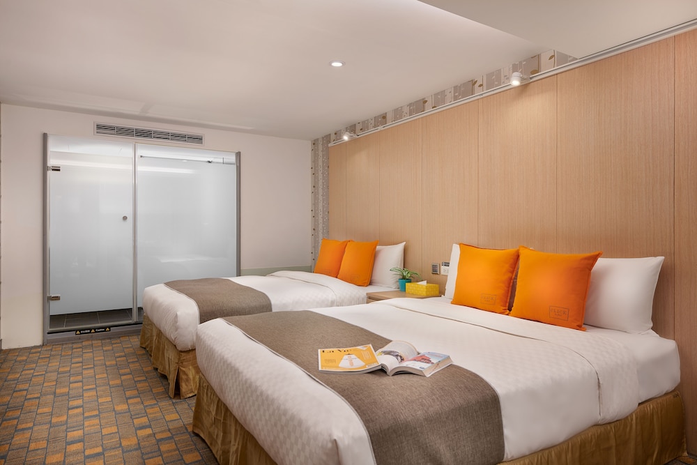 SUPERIOR, QUADRUPLE, 2 DOUBLE BEDS, NO WINDOW