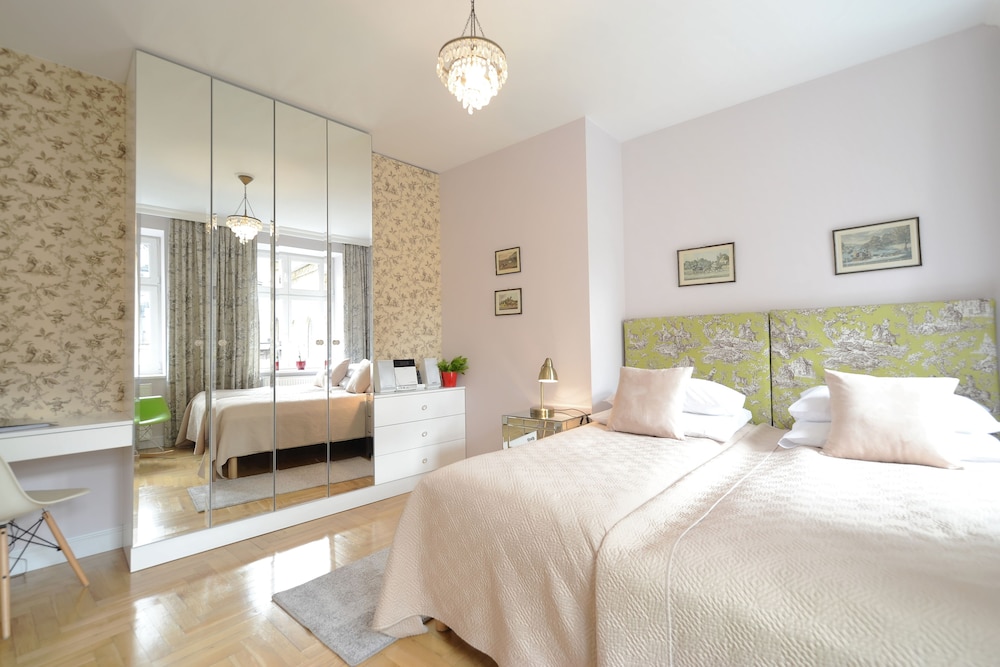 CRYSTAL SUITES CHEZ HELENA 26/64