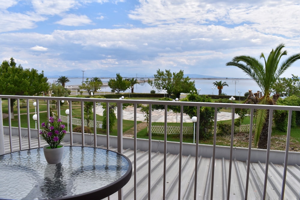 Theoxenia Hotel 84/91