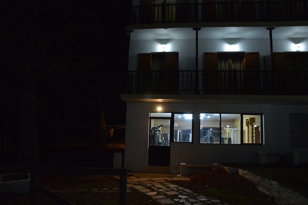 Hani Zisi Hotel 1/50