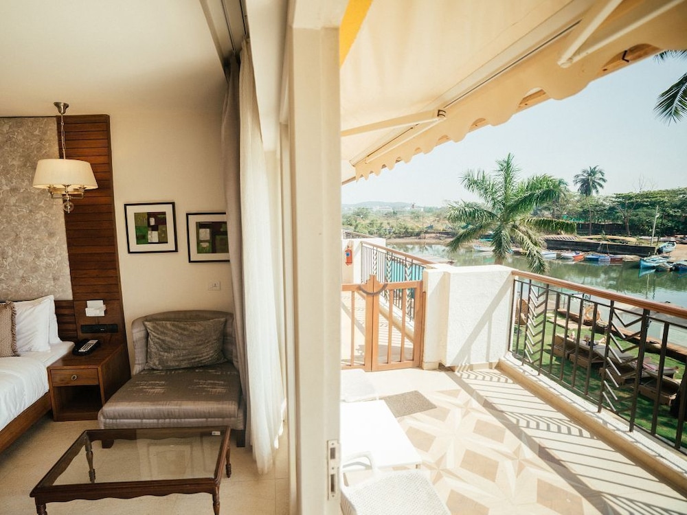 Acron Waterfront Resort 39/80