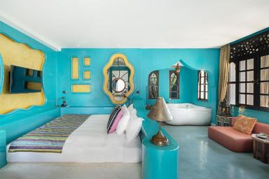 Grand, Courtyard, Deluxe, King Bed, Hot Tub