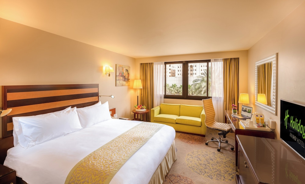 Holiday Inn Al Qasr 15/50