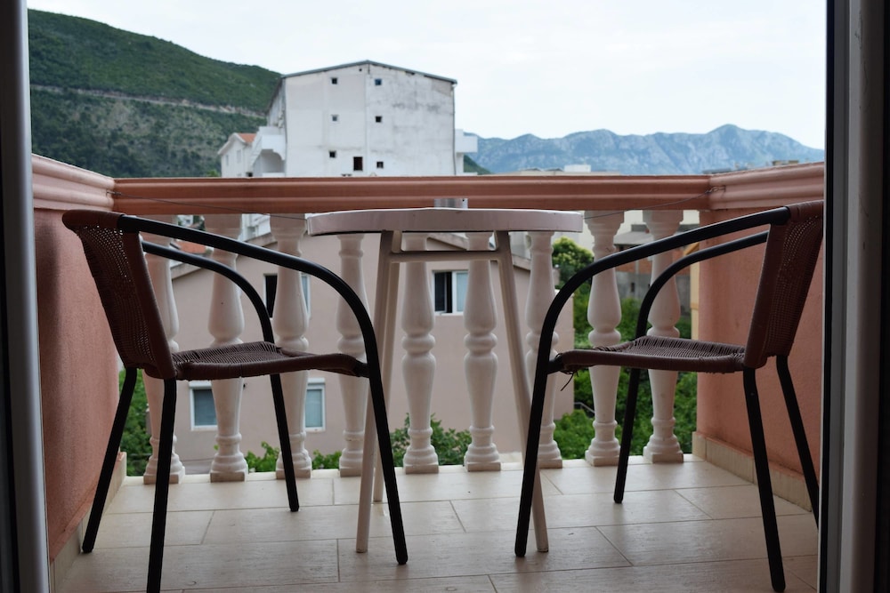 Martinovic Rooms 3/41