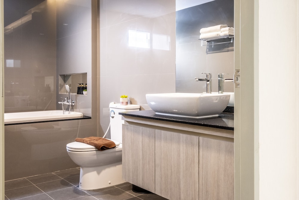 Sinsuvarn Airport Suite 66/67