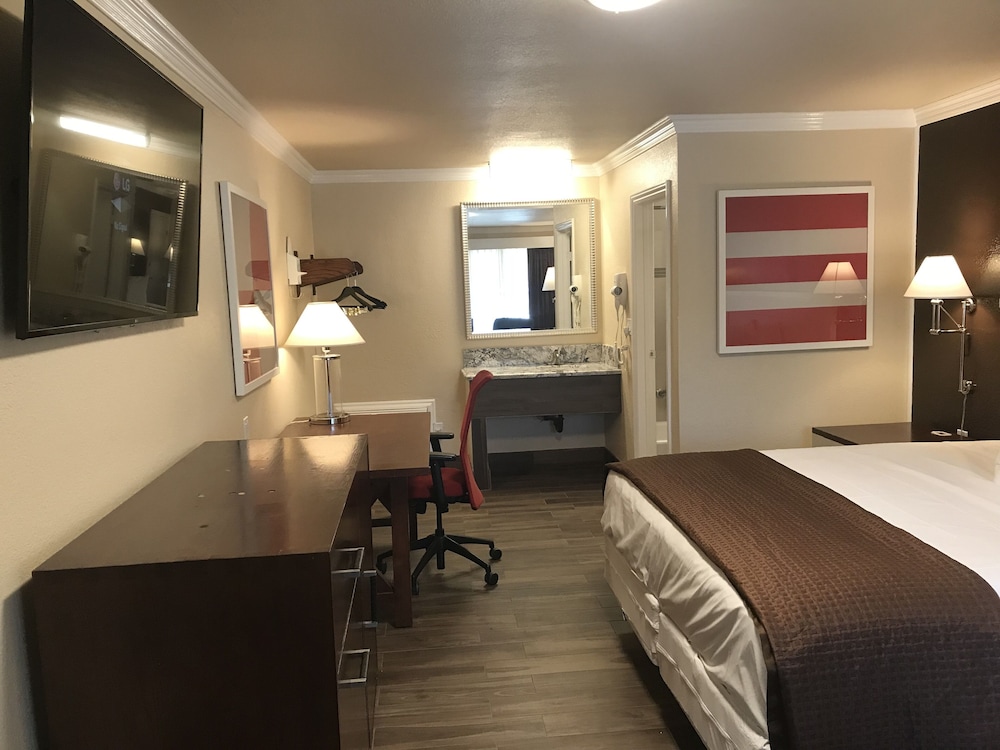 Abby S Anaheimer Inn 18/30