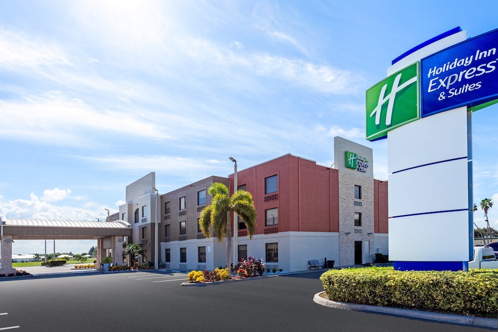 Holiday Inn Express Hotel Suites Clewiston 1/46