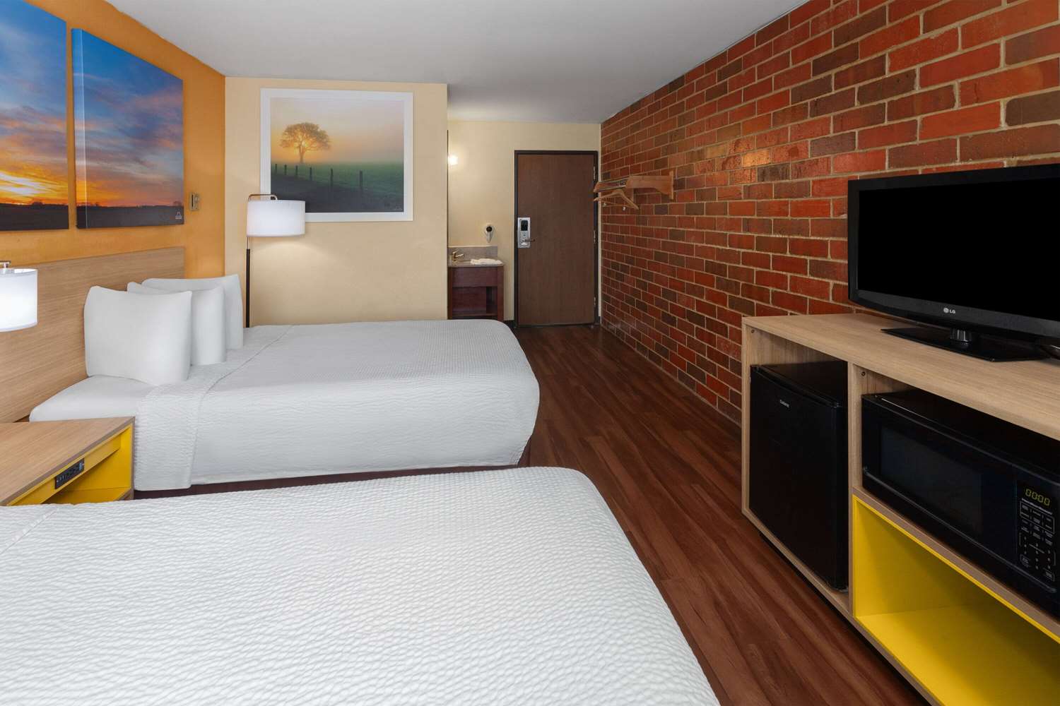 Days Inn by Wyndham Rockford 12/37