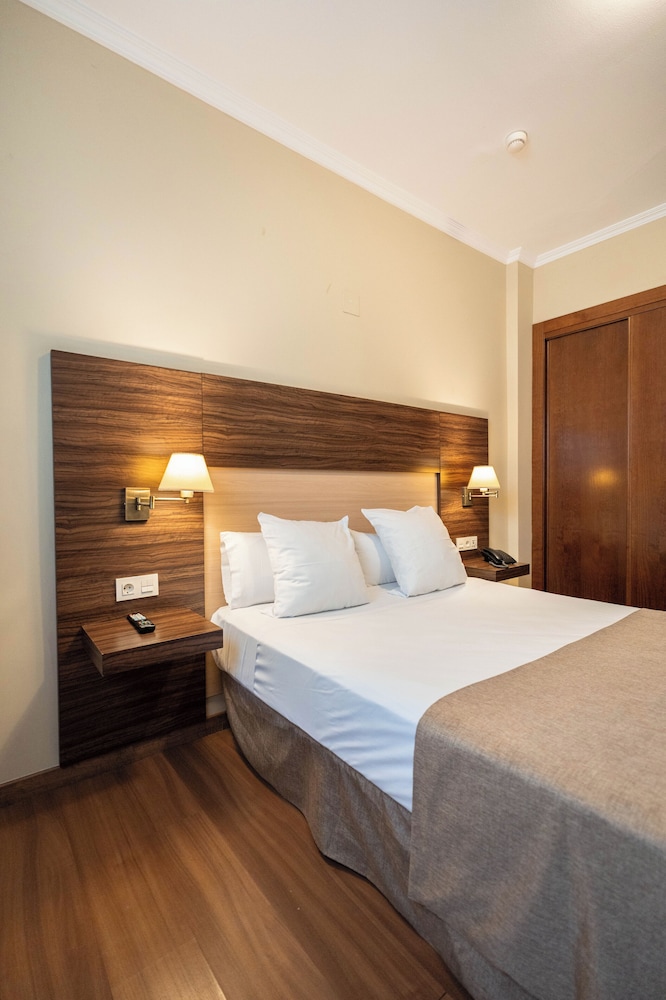 Room, Twin Beds