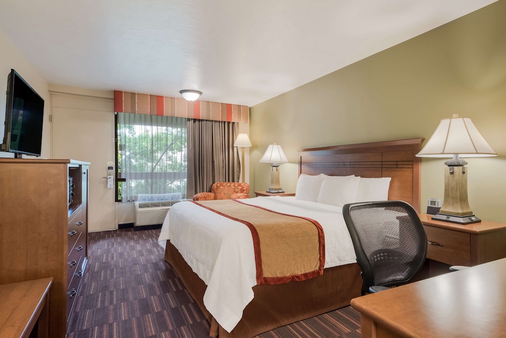 Town & Country Inn 14/50