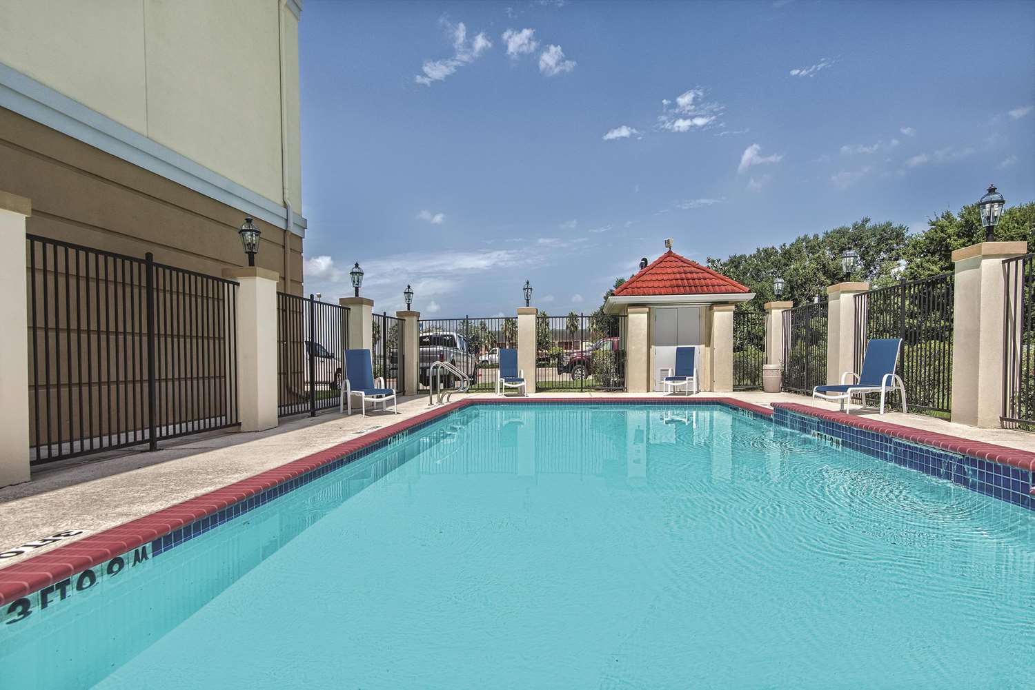 Quality Inn & Suites Rosenberg, TX 23/25