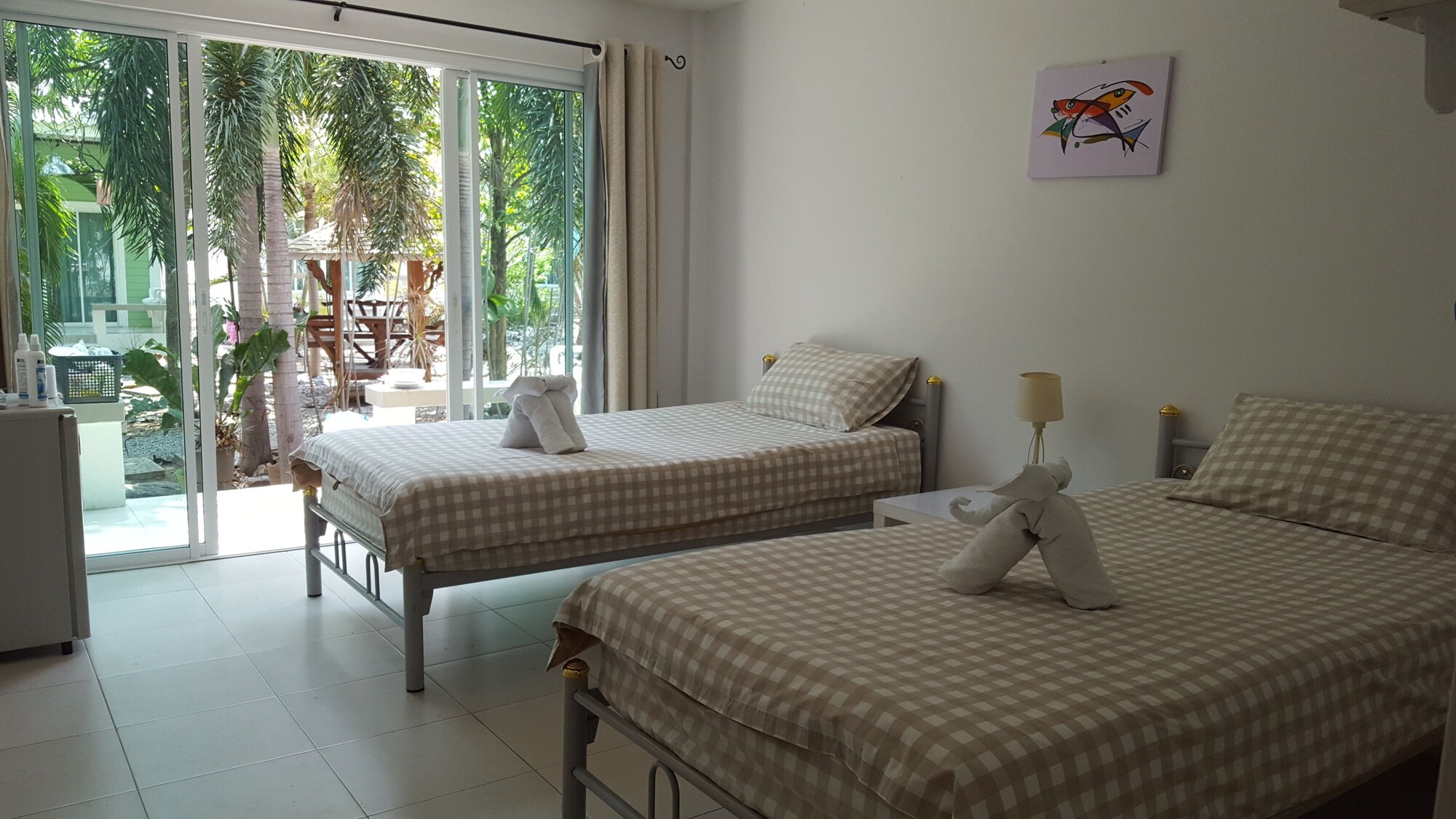 BUNGALOW, TWIN BEDS
