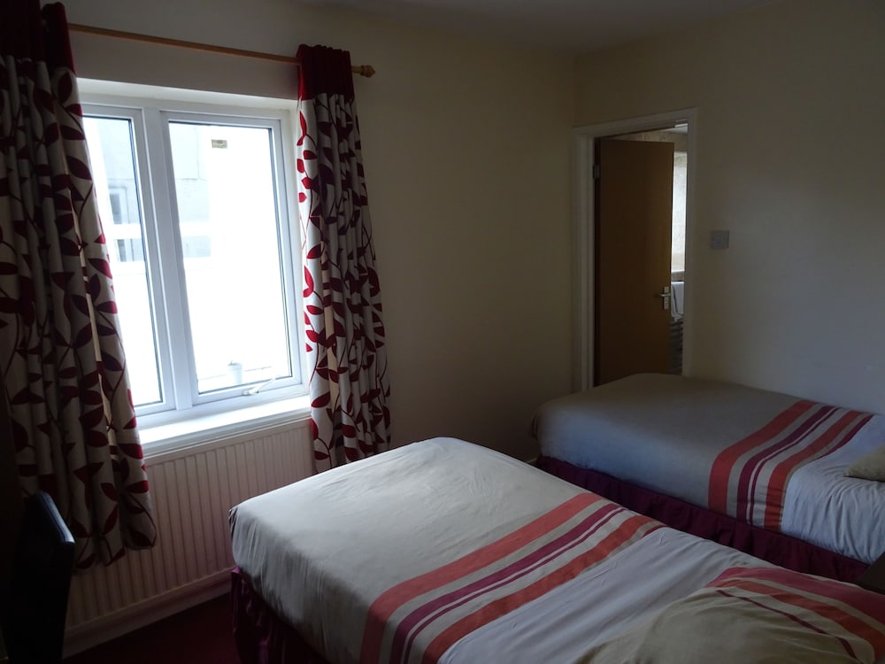 Gatwick Whitehouse Hotel 33/63