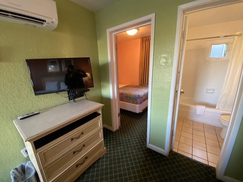 Fireside Inn Santa Cruz 43/63