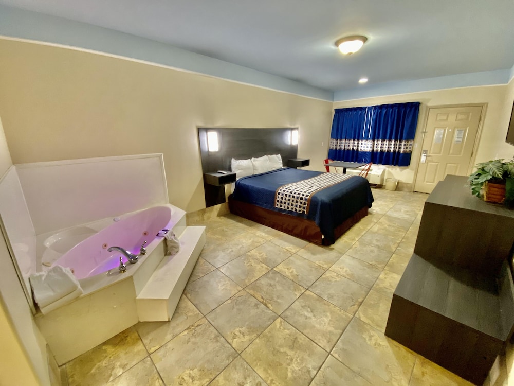 Suite, King Bed, Hot Tub