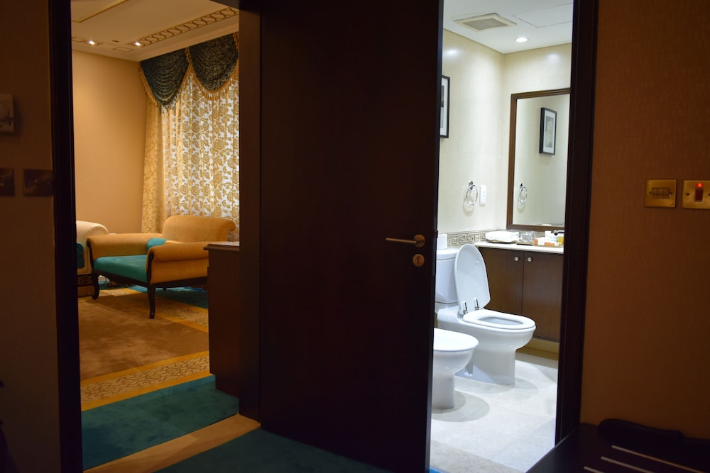 Saraya Corniche Hotel 34/83