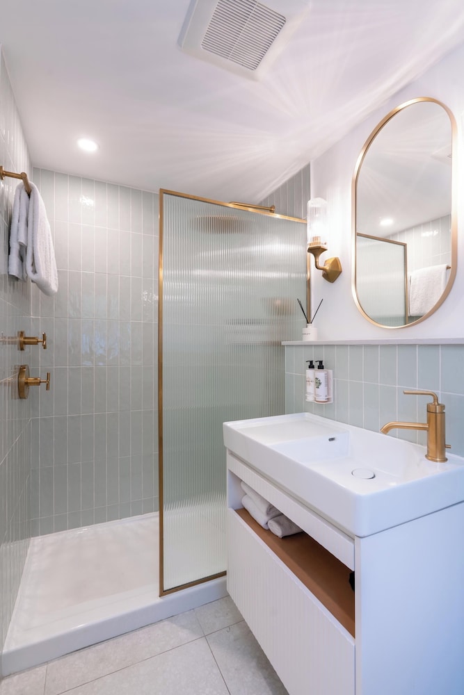 Rosedon Hotel 52/54
