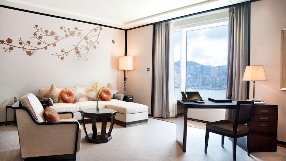 The Peninsula Hong Kong 43/44
