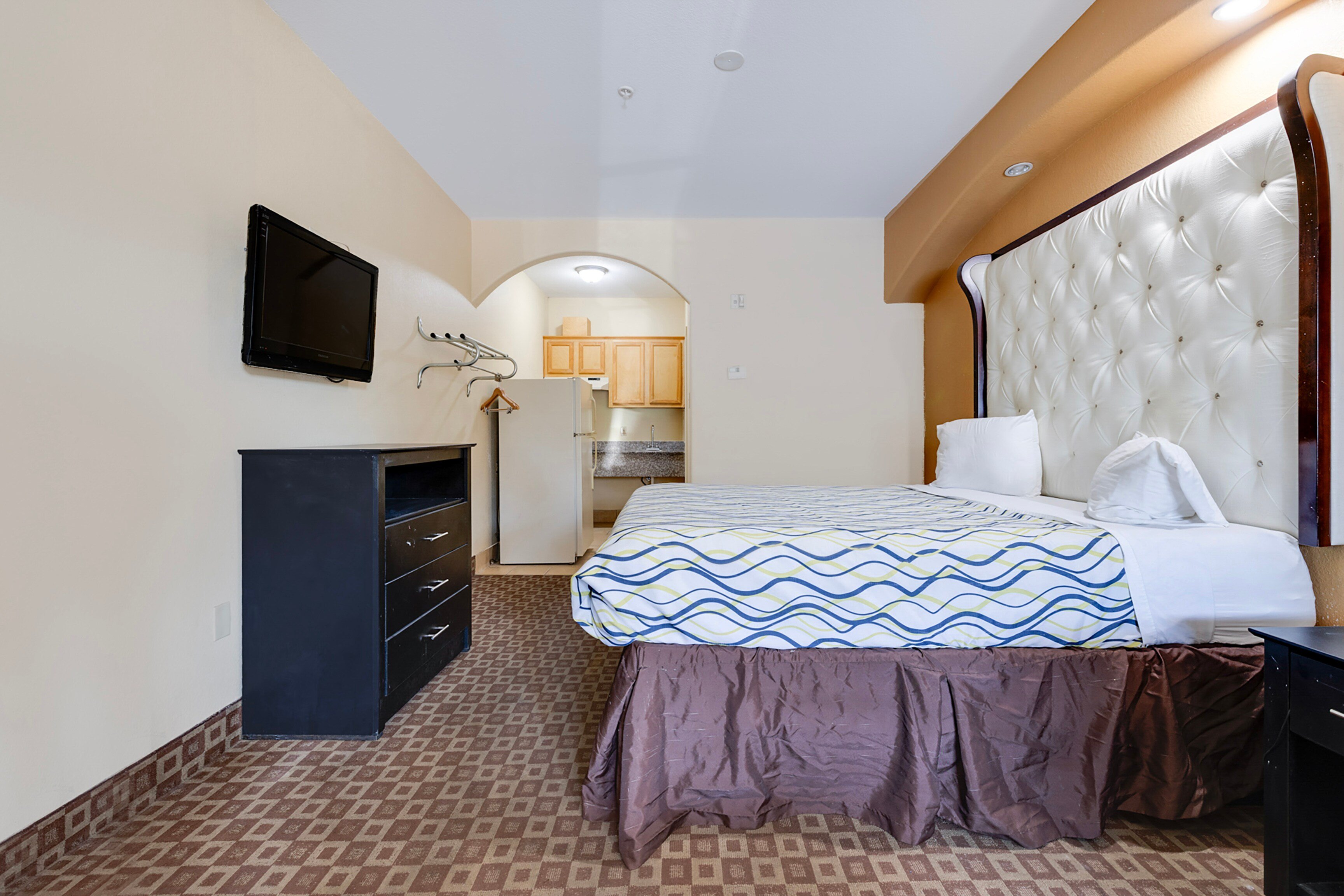 Capital O Deluxe Inn Channelview Houston I-10 28/58