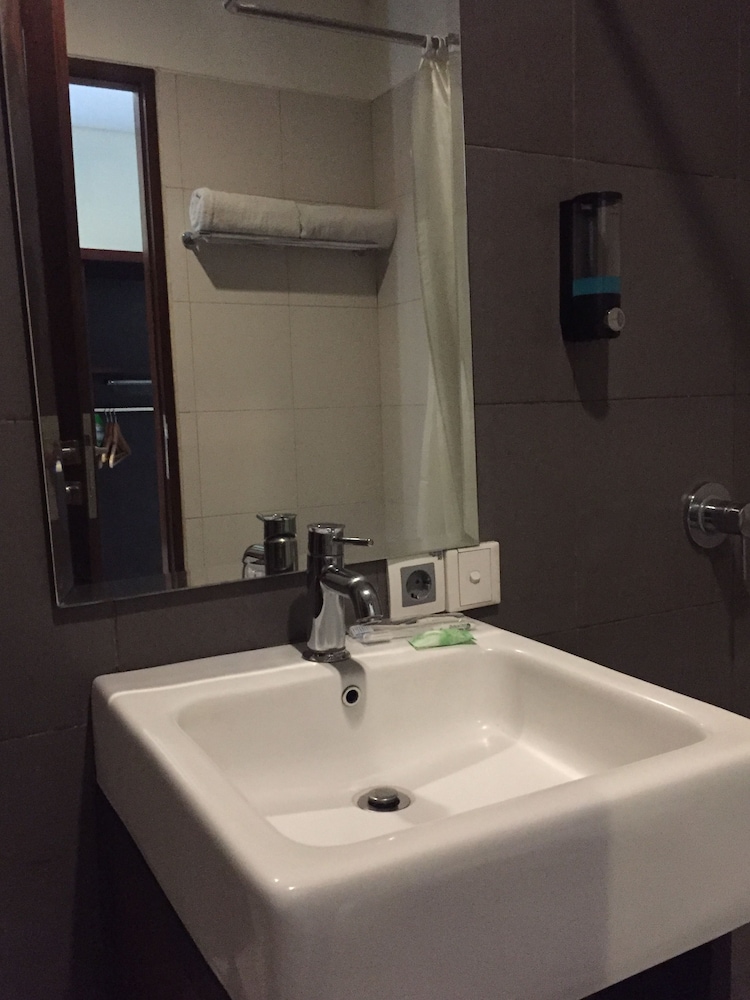 SURIS BOUTIQUE HOTEL 49/50
