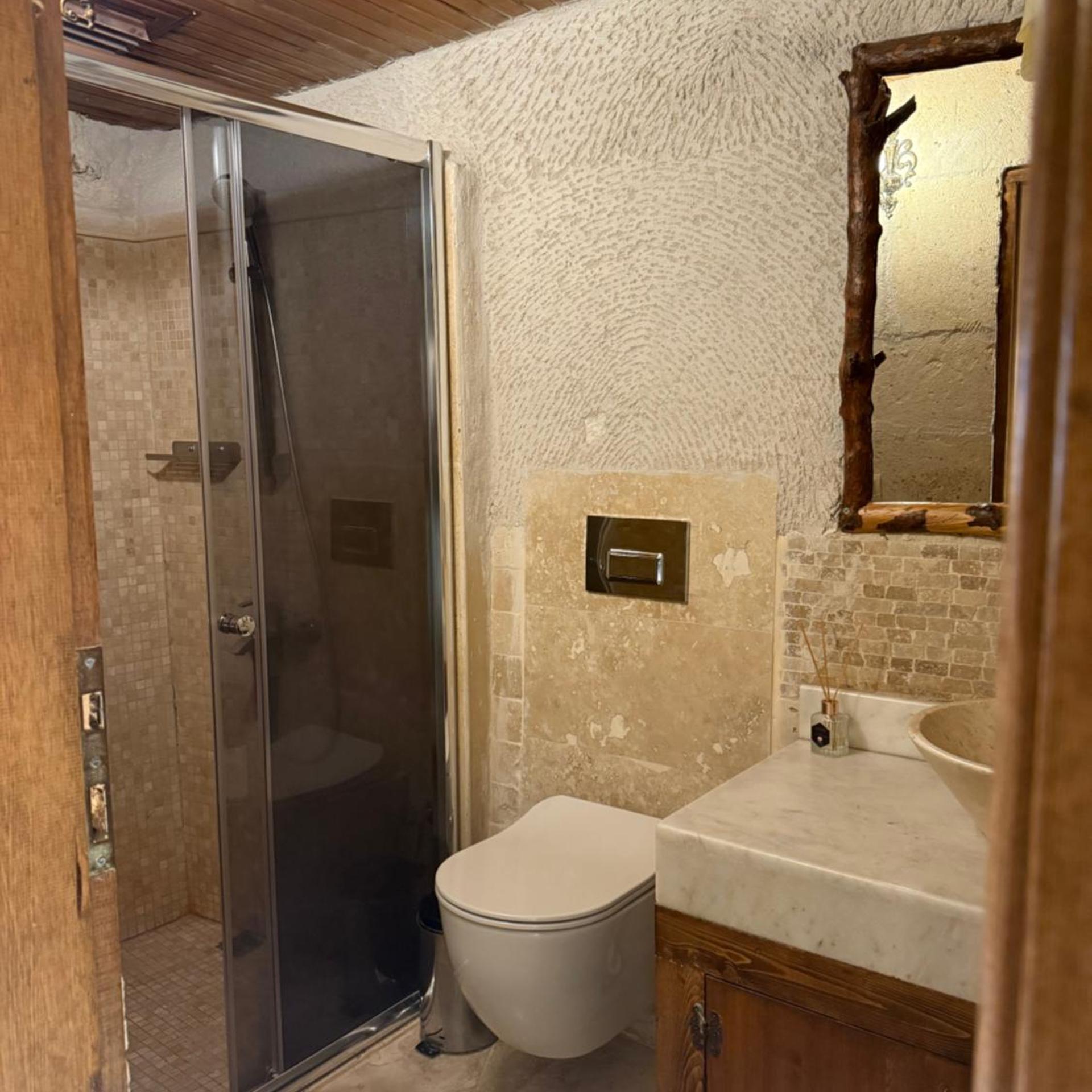 Cave, Standard, Quadruple, No Window