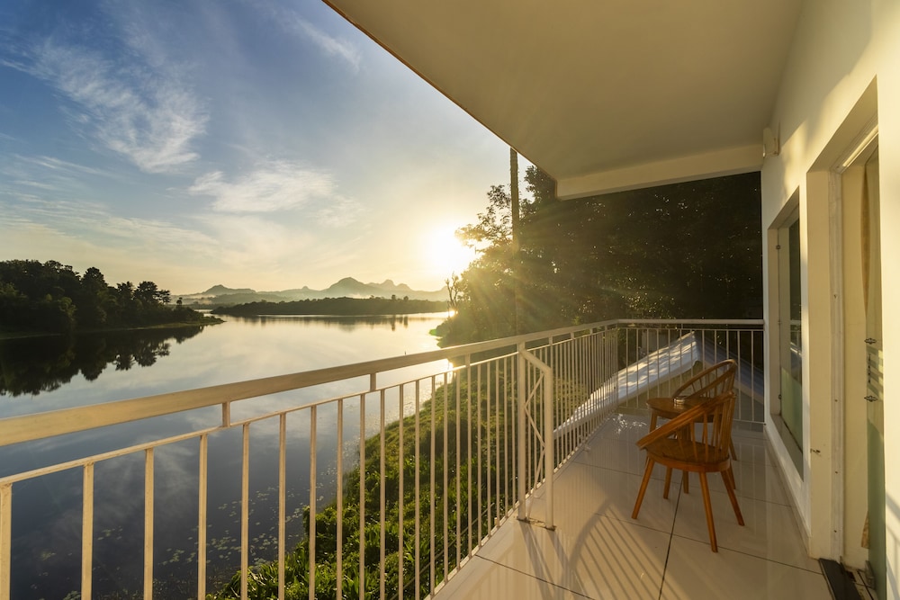 KARAPUZHA VILLAGE RESORT 49/51