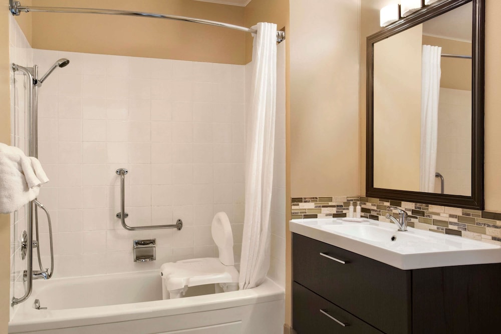 Travelodge By Wyndham Kenora 9/34