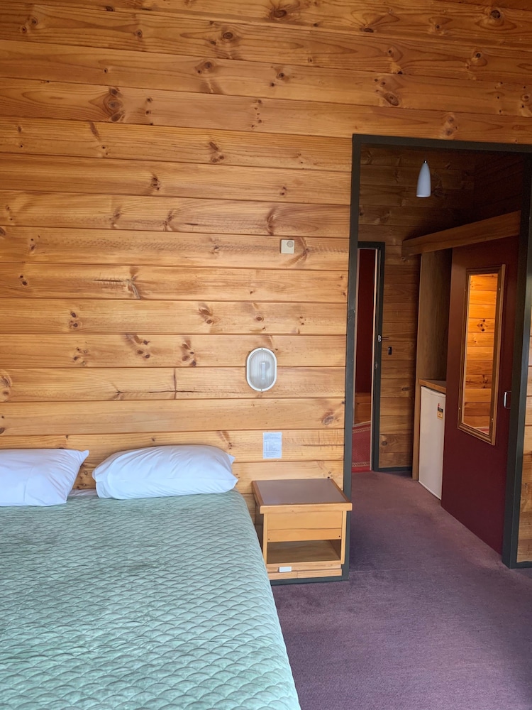 Skotel Alpine Resort 46/72