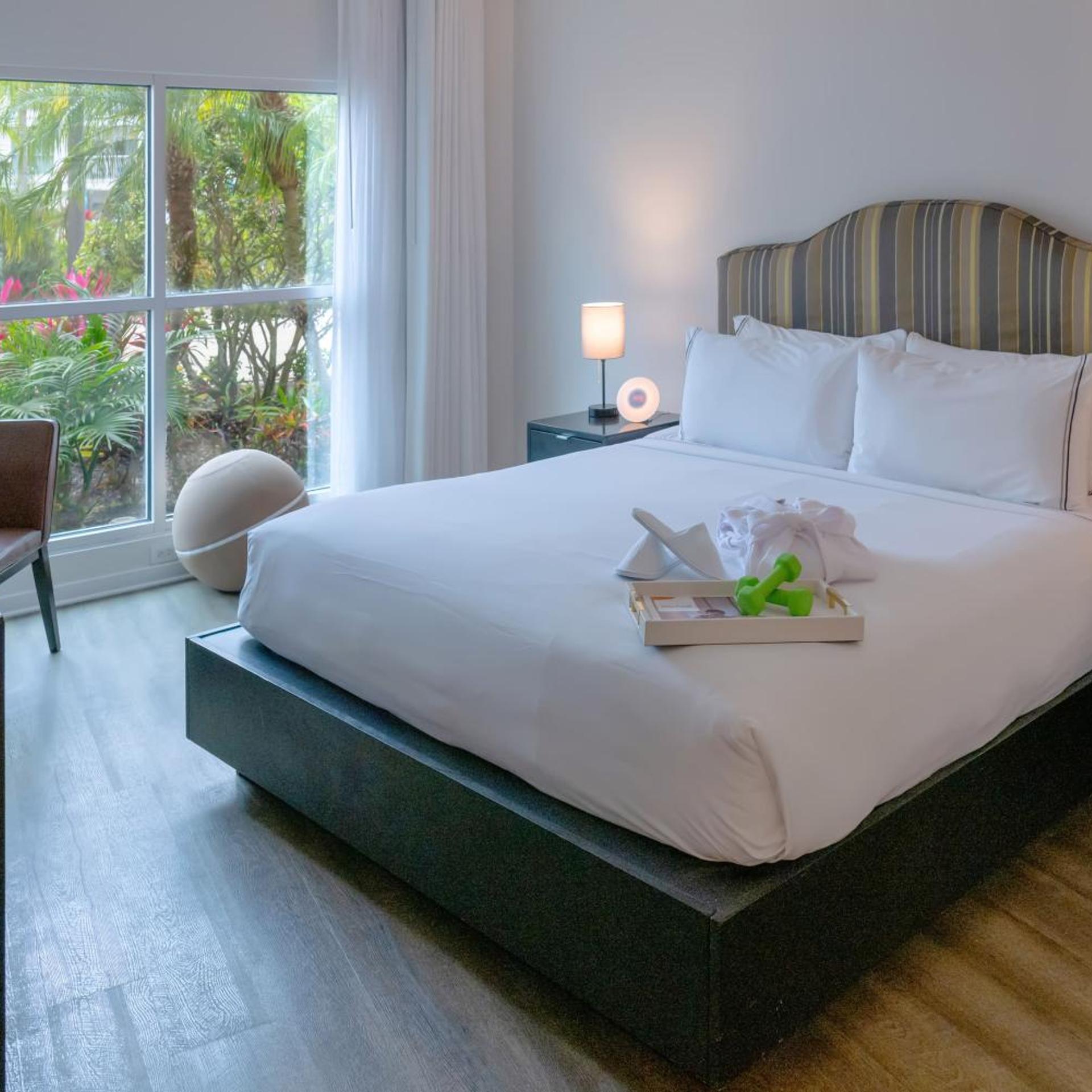 2 Bedrooms, the Level, Suite, King Bed